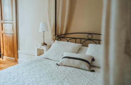 Saint-Priest-Bramefant Bed & Breakfast | Château Du Guérinet