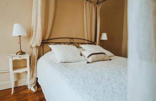 Saint-Priest-Bramefant Bed & Breakfast | Château Du Guérinet