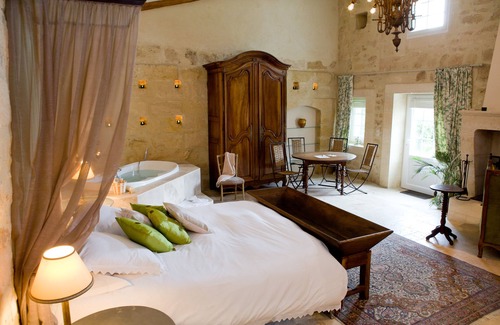 Lussac Bed & Breakfast | Château Latour Segur Suites & Spa