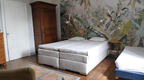 Faux Bed & Breakfast | Château Le Tour - Chambres d'Hôtes