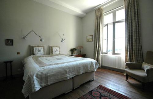 Faux Bed & Breakfast | Château Le Tour - Chambres d'Hôtes