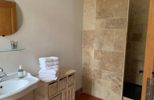 Loriol-du-Comtat Bed & Breakfast | Château Sainte BARBE