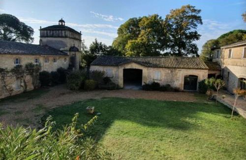 Aimargues Apartment | Château Teillan-Porte Italienne