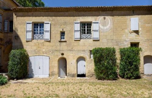 Aimargues Apartment | Château Teillan-Porte Italienne