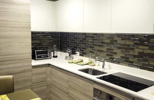 Hollywood Condo | CH 2 bedroom 2 bathrooms sleeps 6. Steps from the beach, rooftop pool, bar, gym