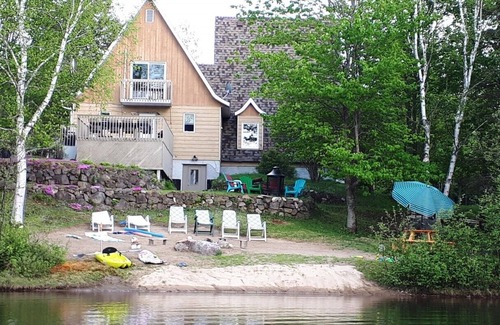 Lac-Swell Ski Chalet | Chalet Amico - Private Sandy Beach - 4 Bedrooms - Free Wi-Fi