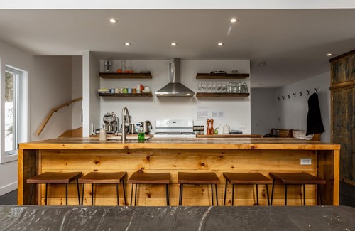 Sainte-Lucie-des-Laurentides Ski Chalet | Chalet Scandinave Dans les Laurentides-sauna-lac