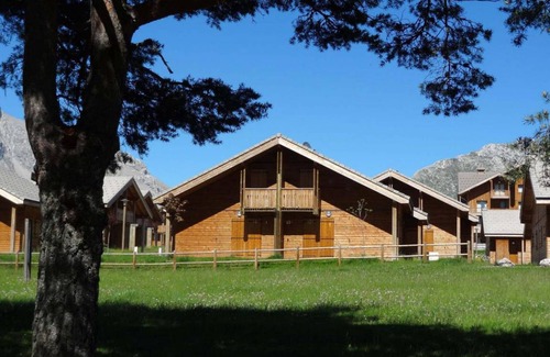 Saint-Etienne-en-Devoluy Ski Chalet | Chalet, 300m from ski slopes, fitness, swimming pool, terrace, parking, tv, ski locker, 56m²