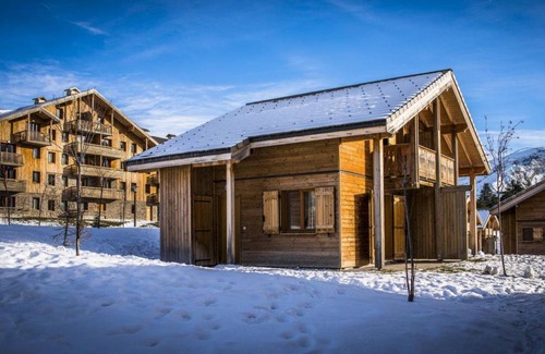 Saint-Etienne-en-Devoluy Ski Chalet | Chalet, 300m from ski slopes, fitness, swimming pool, terrace, parking, tv, ski locker, 56m²