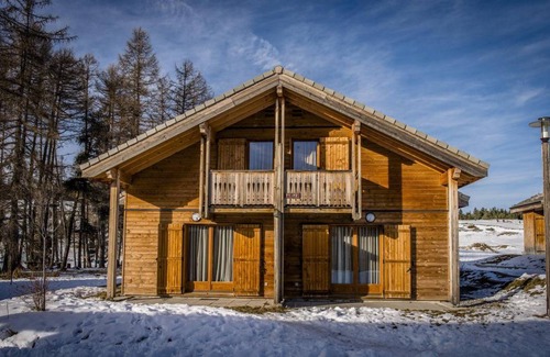 Saint-Etienne-en-Devoluy Ski Chalet | Chalet, 300m from ski slopes, fitness, swimming pool, terrace, parking, tv, ski locker, 56m²