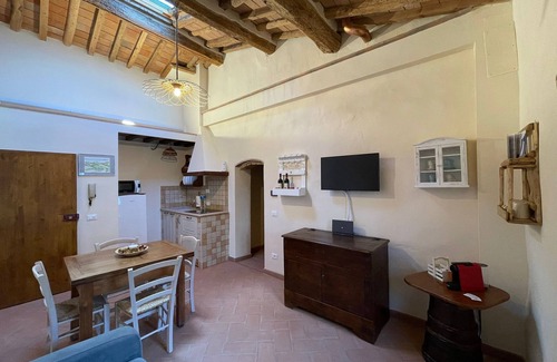San Casciano in Val di Pesa Apartment | Characteristic apartment in historic 1300s tower