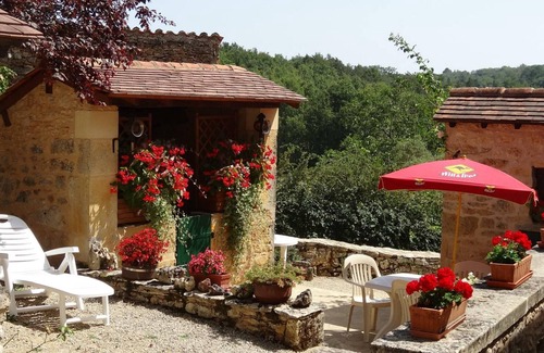 Les Eyzies Cottage | Charming Stone House with Terrace, Garden & Wifi Near Prehistoric Sites in Les Eyzies-de-Tayac