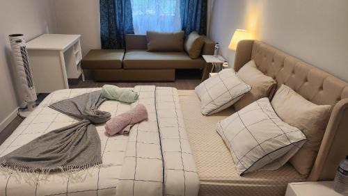 Cacem Apartment | Chachino Guesthouse -5 Mins walk to Train & Bus Station