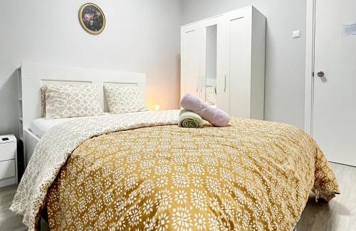 Cacem Apartment | Chachino Guesthouse -5 Mins walk to Train & Bus Station