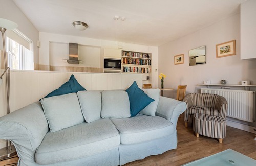 Evesham Cottage | CHADBURY HOUSE ANNEXE, pet friendly, with a garden in Evesham