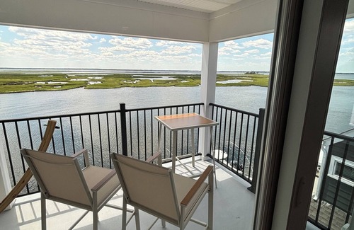Dover Beaches North House | Chadwick Beach Island -Newly Renovated, Modern, Bay Front Home
