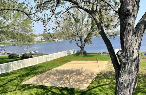 McHenry House | Chain O'Lakes Group Getaway-The Johnsburg Estate