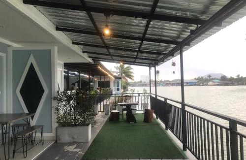 Sichon Hotel | Chaiyai River Front Hotel