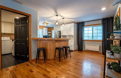 Matawinie Regional County Municipality Ski Chalet | Chalet Synergie|Hot Tub | River & Kayaks |Sleeps 8