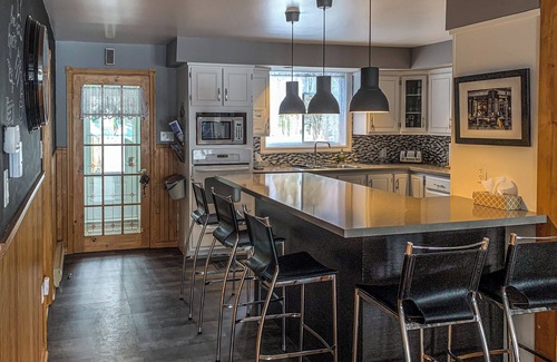 Sainte-Cecile-de-Whitton Ski Chalet | Chalet des Aurores /lakeside relaxation and spa
