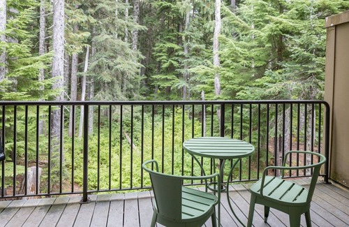 Government Camp Ski Chalet | Chalet 127 at the Official Collins Lake Resort