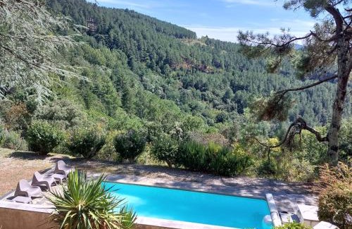 Genolhac House | Chalet 14 pers avec vue panoramique et piscine chauffée