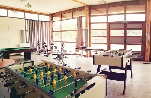 Vouneuil-sur-Vienne Ski Chalet | Chalet 20 minutes from Futuroscope