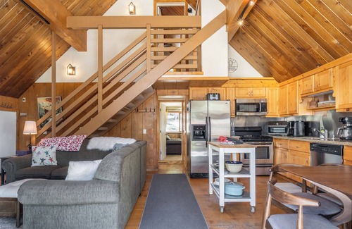 Mammoth Lakes Ski Chalet | Chalet #7, Charming Cabin Perfect Location Steps t