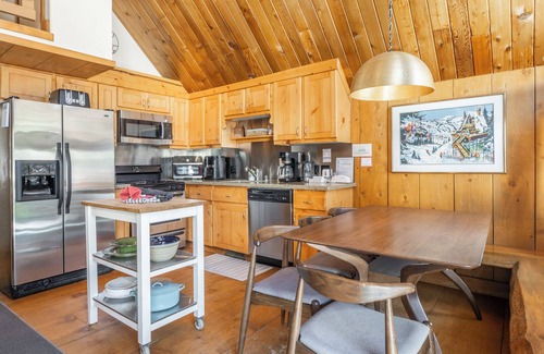 Mammoth Lakes Ski Chalet | Chalet #7, Charming Cabin Perfect Location Steps t