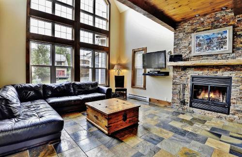 Stoneham Ski Chalet | Chalet 9012 Chemin des Alpages by Les Chalets Alpins