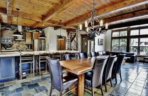 Stoneham Ski Chalet | Chalet 9012 Chemin des Alpages by Les Chalets Alpins