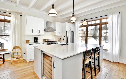 Stoneham Ski Chalet | Chalet 9023 Chemin des Alpages by Les Chalets Alpins