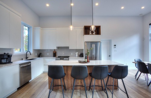 La Conception Ski Chalet | Chalet Allegria Mont-Tremblant.Pet friendly, nature, spa, game room family fun!