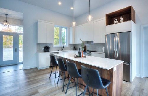 La Conception Ski Chalet | Chalet Allegria Mont-Tremblant.Pet friendly, nature, spa, game room family fun!