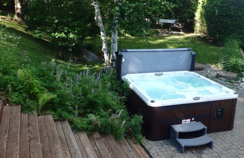 Huberdeau Ski Chalet | Chalet Alpin | Walk to Lake & Beach | Spa & BBQ