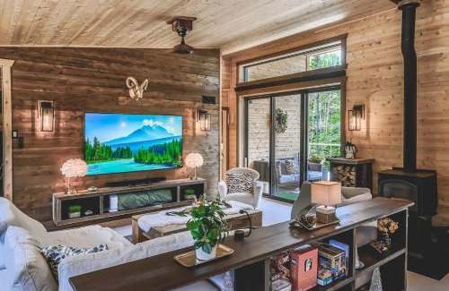 La Malbaie Ski Chalet | Chalet Alpinot - Spa, Nature & Luxe dans les Montagnes !