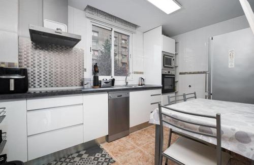 Abena House | Chalet Anayet l Wifi l BBQ l Terraza l Piscina l Trastero