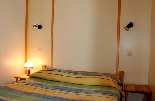 Blavignac Ski Chalet | Chalet "Ancolie Pour 6 Prix Semaine" with Mountain View, Shared Pool & Wi-Fi