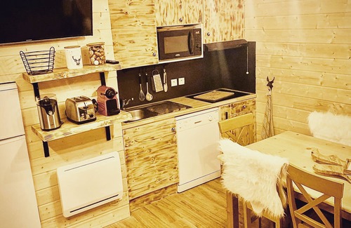 La Joue du Loup Ski Chalet | CHALET ANDY - HALF CHALET CHALETUX PROXIMITY OF TRACKS, WIFI