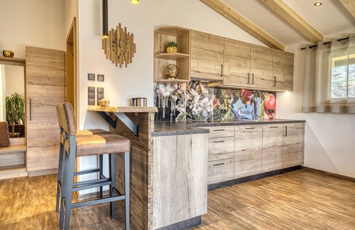 Caines Ski Chalet | Chalet "Apfel Feld-Hof" with Whirlpool, Saltwater Pool and Terrace