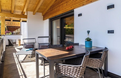 Caines Ski Chalet | Chalet "Apfel Feld-Hof" with Whirlpool, Saltwater Pool and Terrace