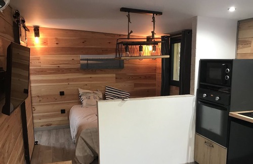 Salles Ski Chalet | Chalet at the door of the basin