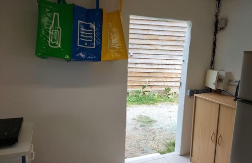 Mauguio Apartment | Chalet au bord de l'étang.