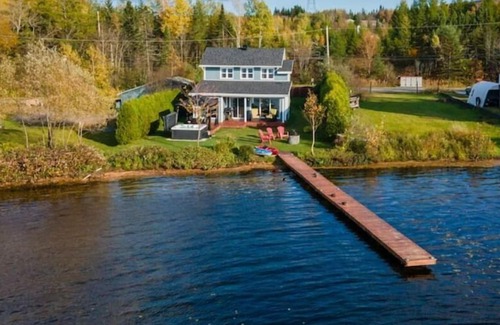 Lac-Sergent Ski Chalet | Chalet au bord de l’eau, spa, kayaks et foyer