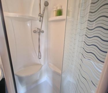 Laffrey Apartment | Chalet avec piscine et accès au lac