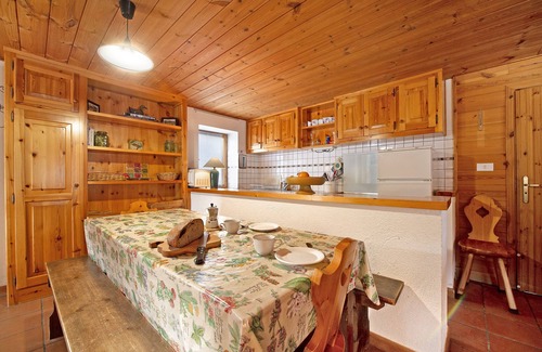 Antey-Saint-Andre Ski Chalet | Chalet 'Bas Vue Cervin Matterhorn' with Private Terrace and Wi-Fi