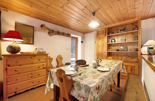 Antey-Saint-Andre Ski Chalet | Chalet 'Bas Vue Cervin Matterhorn' with Private Terrace and Wi-Fi