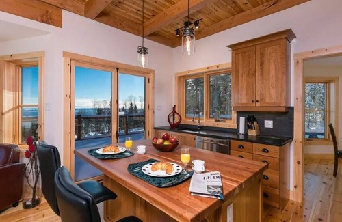 Les Eboulements Ski Chalet | Chalet Bleu 55: River Views, Pool Table & Spa