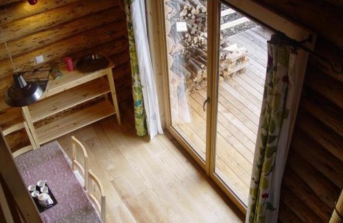 Saint-Martin-la-Sauvete House | Chalet bois chaleureux avec terrasse, internet et animaux acceptés - FR-1-496-187