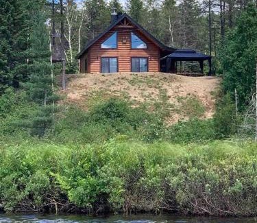 Mauricie Ski Chalet | Chalet bois rond, Spa, rivière & nature